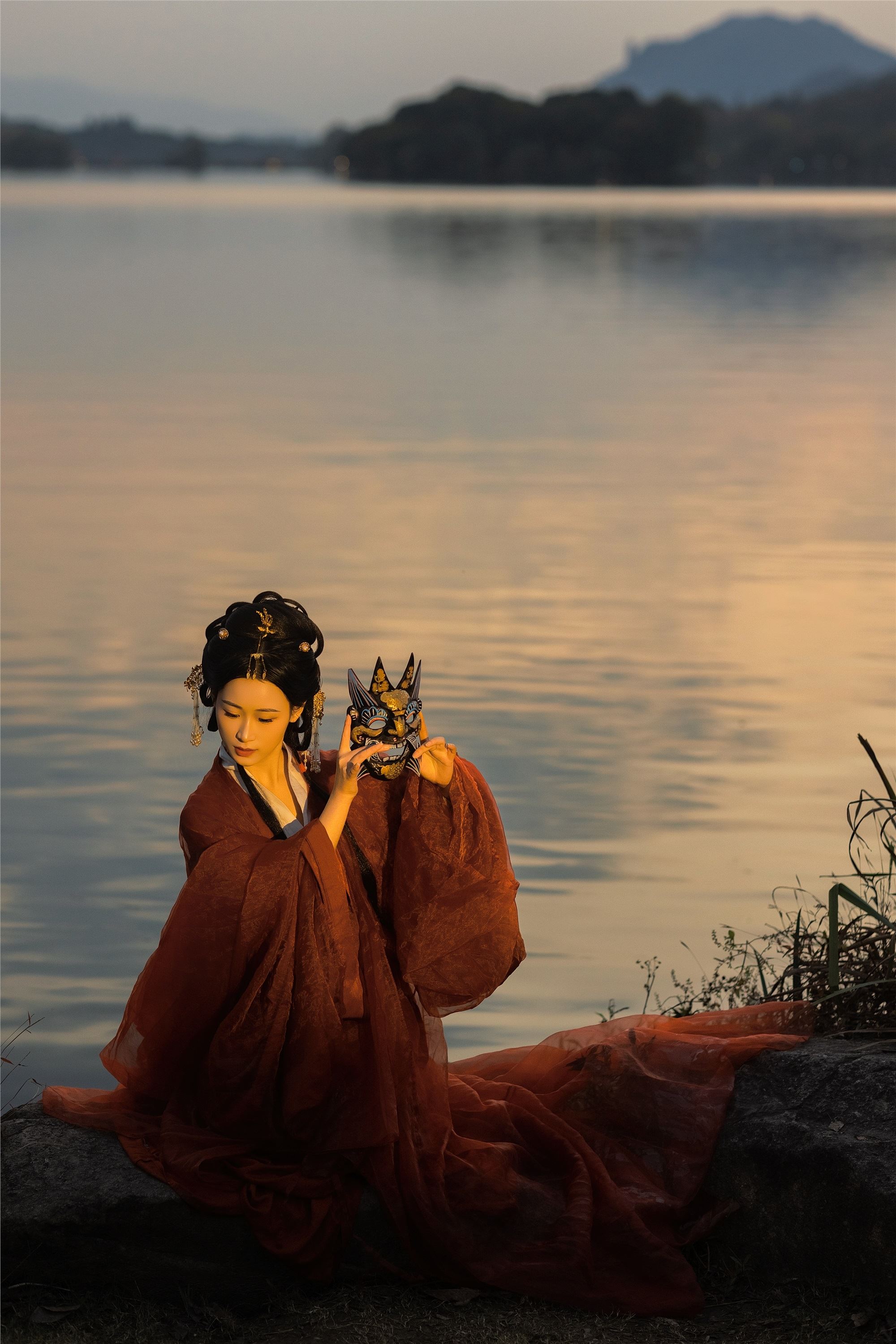 YITUYU艺图语 2025.01.27 落日熔金 江月月月